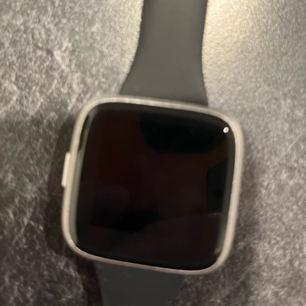 Fitbit Versa Lite Edition Bundle